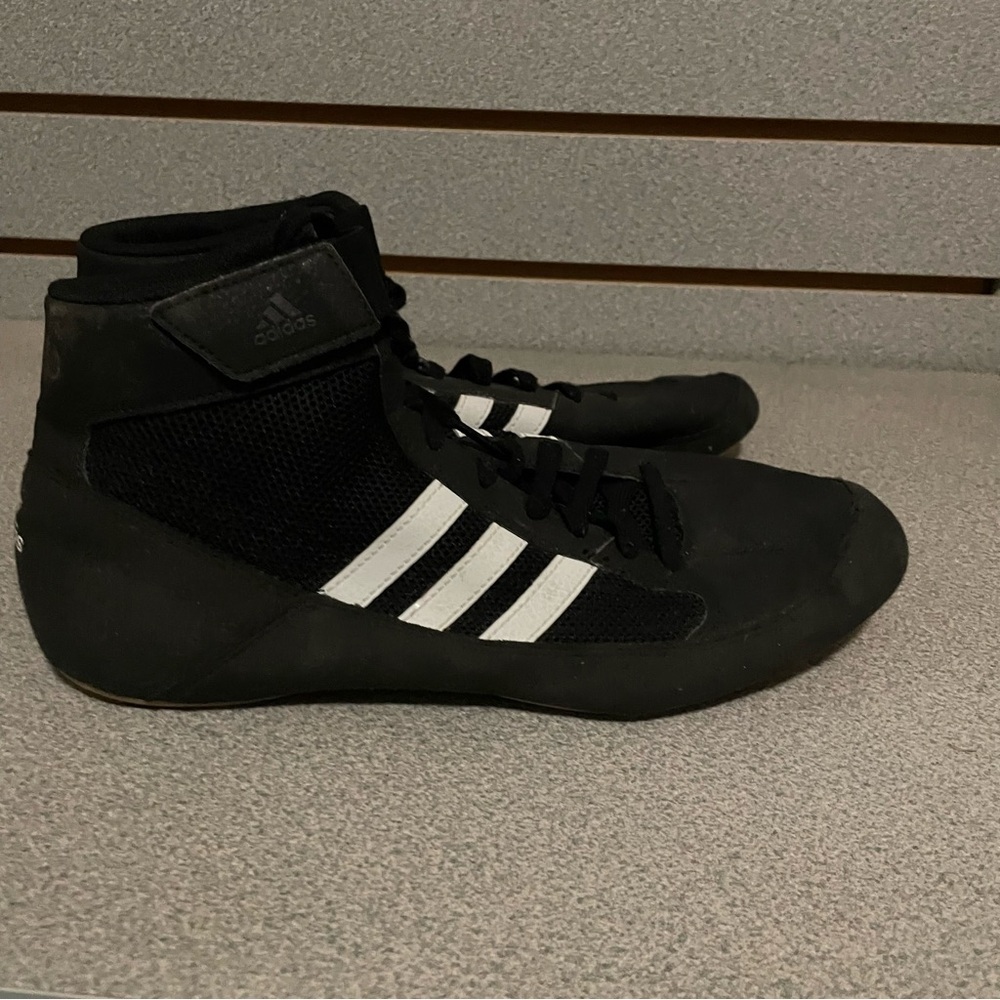 Men’s Size 9 Black And White ADIDAS Wrestling Shoes! Worn A Week!